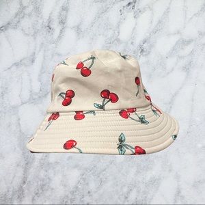 REVERSIBLE BUCKET HAT